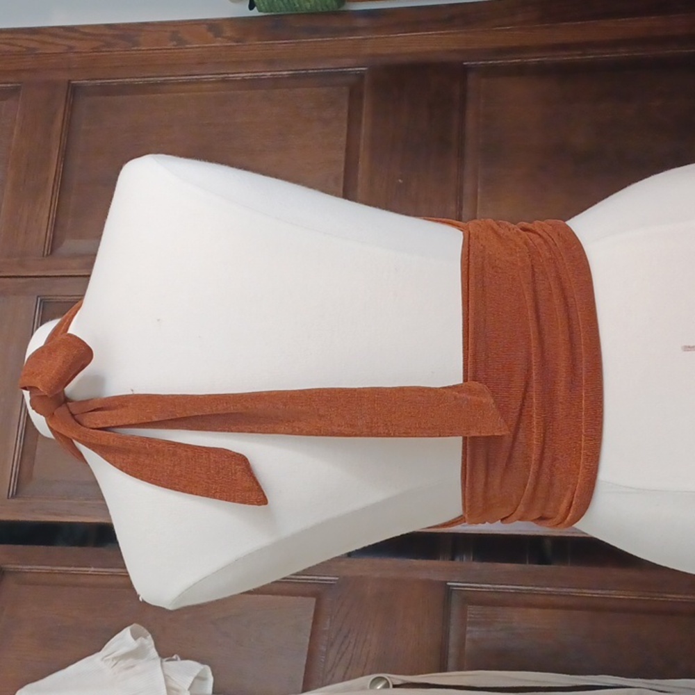 Halter top - Picture 3 of 9